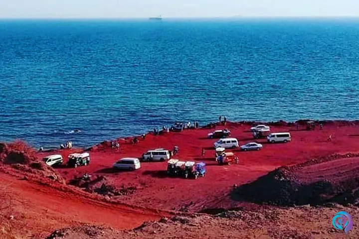 بهترین زمان سفر به ساحل سرخ هرمز